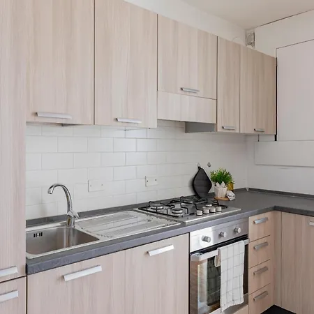 Centro A 3 Min Dal Mare - Wifi & Balcone Apartment