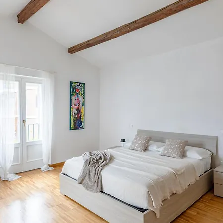 Apartment Centro A 3 Min Dal Mare - Wifi & Balcone *